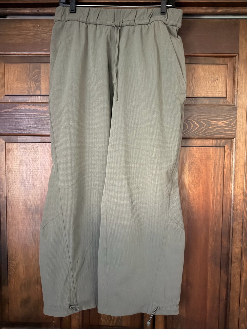 NWOT lululemon WovenAir cropped pant